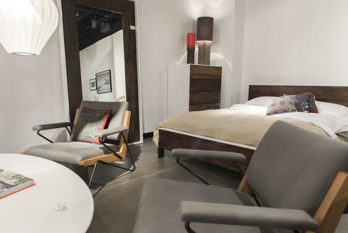 Thomas Bina - Sonder Distribution